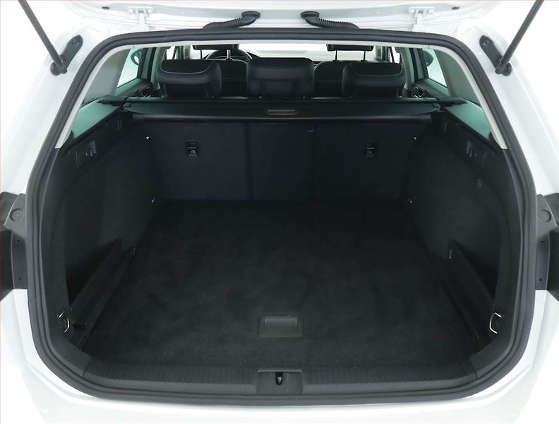 Volkswagen Passat (2021) Business 1.5 TSI, Serv.kniha - fotka 14 z 17
