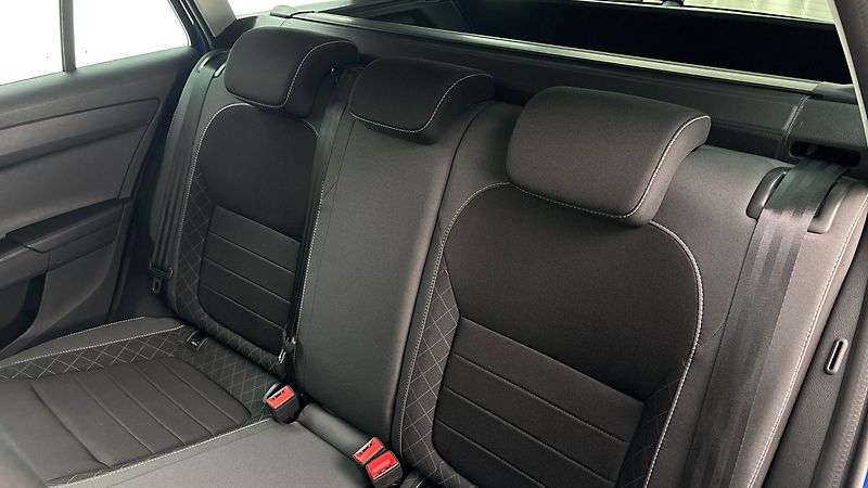 Škoda Fabia 1.0 TSI Black Combi - fotka 16 z 24