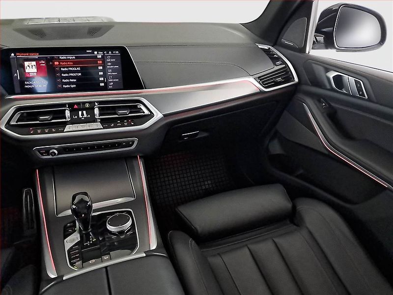 BMW X5 (2021) xDrive30d - fotka 8 z 23