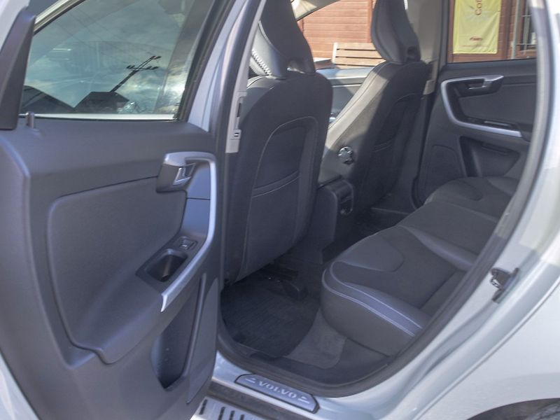 Volvo XC60 (2011) ČR 2.0D 120KW – TAŽNÝ - fotka 36 z 54
