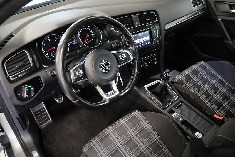 Volkswagen Golf - fotka 14 z 28