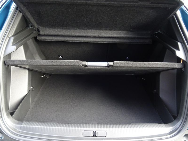 Peugeot 2008 (2026) ALLURE Turbo 100k MAN6 - fotka 12 z 45