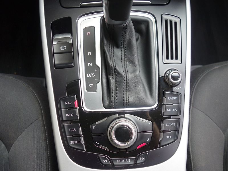 Audi A4 (2015) 2.0TDI 110kW 8A -NAVIGACE - fotka 16 z 35