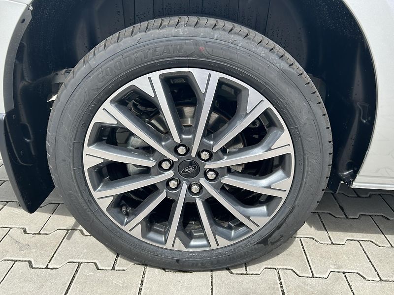 Ford Tourneo Custom 2.0EcoBlue 125kW TITANUIM X L2 - fotka 6 z 36