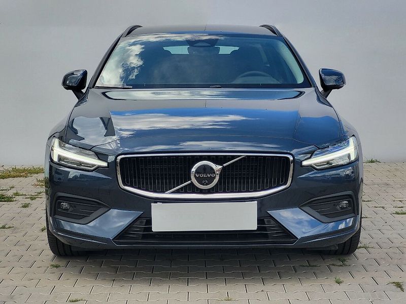 Volvo V60 CORE B4 FWD 145kW - fotka 2 z 32