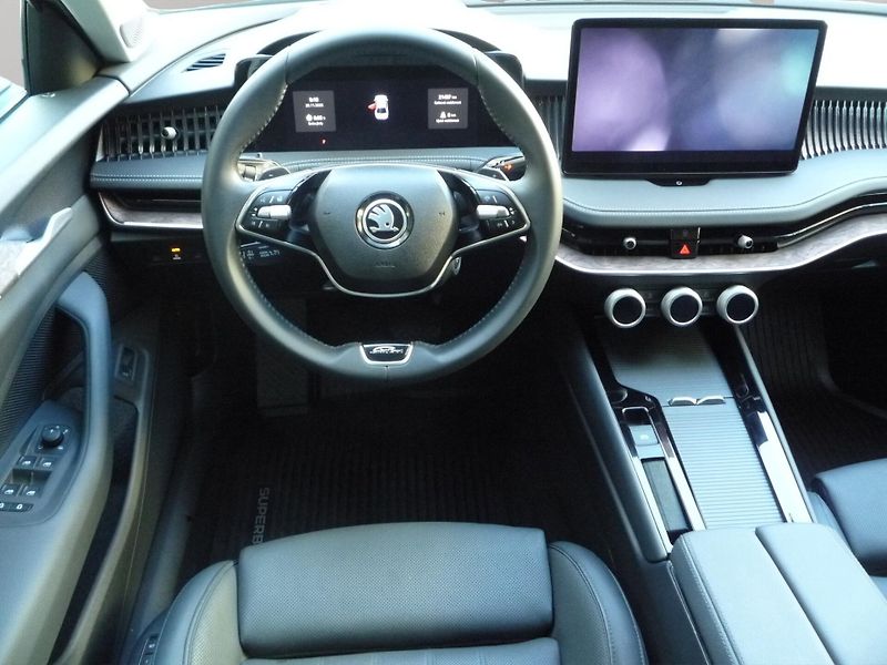 Škoda Superb (2024) 2,0TDi 110kW DSG L&K - fotka 8 z 18