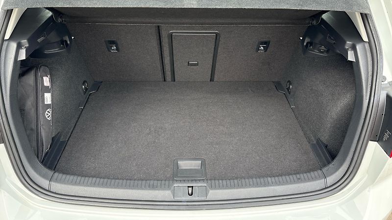 Volkswagen Golf (2019) 1.6 TDI REZERVNÍ KOLO - fotka 9 z 22