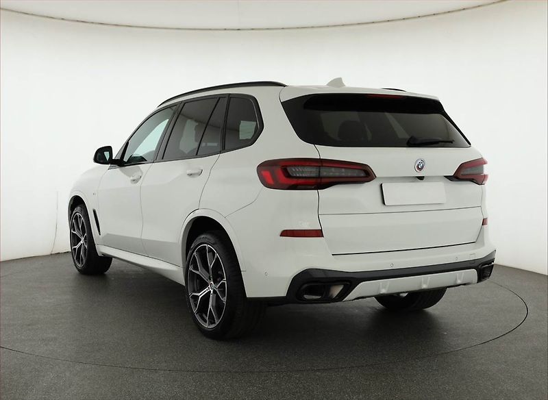 BMW X5 (2023) xDrive30d - fotka 4 z 17
