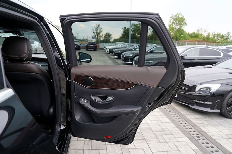 Mercedes-Benz GLC 250i 4Matic/kůže/Led/9AT/ČR - fotka 20 z 43