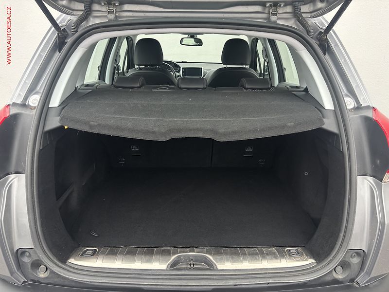 Peugeot 2008 (2015) 1.2 VTi, Allure, AT, navi - fotka 7 z 17
