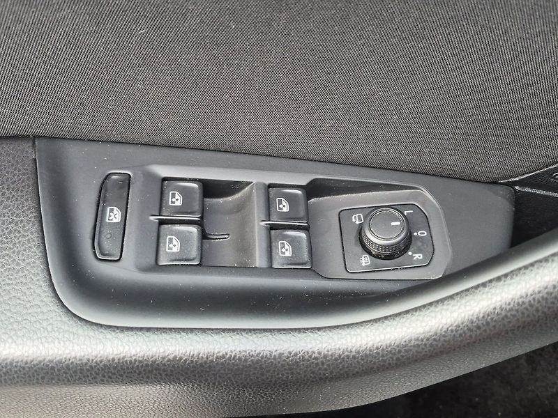 Volkswagen Passat Variant 1.5 TSI EVO Business - fotka 21 z 25