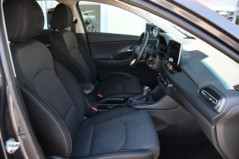 Hyundai i30 1,0T-GDi FAMILY SMART DCT ČR  - fotka 13 z 48
