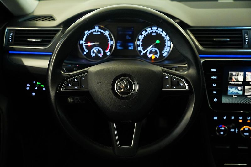 Škoda Superb - fotka 18 z 29