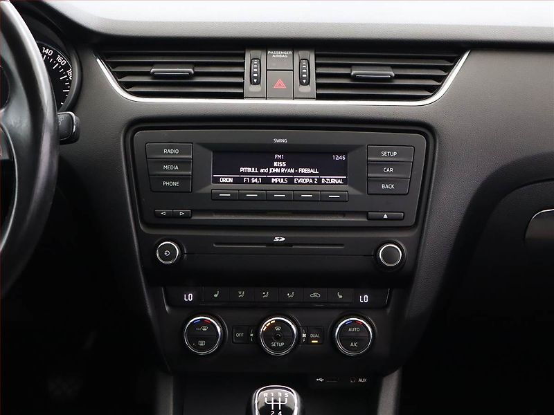 Škoda Octavia (2013) Elegance 1.6 TDI, Serv.kniha - fotka 10 z 16