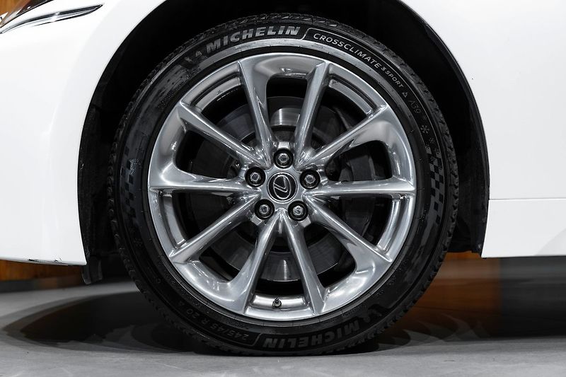 Lexus LS 500 H - fotka 5 z 30