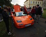 Luxusní supersporty projely západ Čech, milionové rarity přibrzdily v Kynžvartu