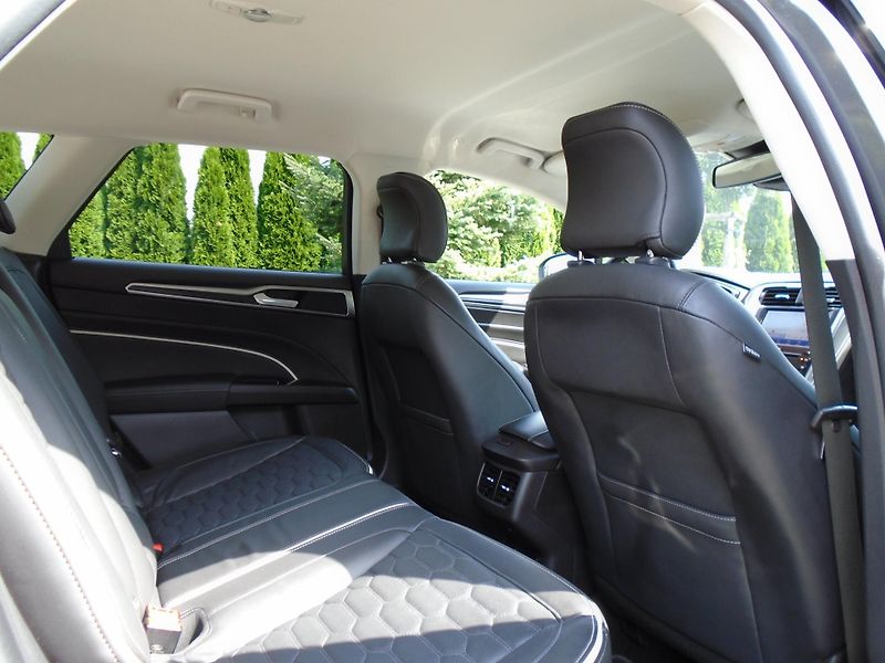 Ford Mondeo 2.0EcoBlue 140kW 8AT Vignale  - fotka 34 z 45