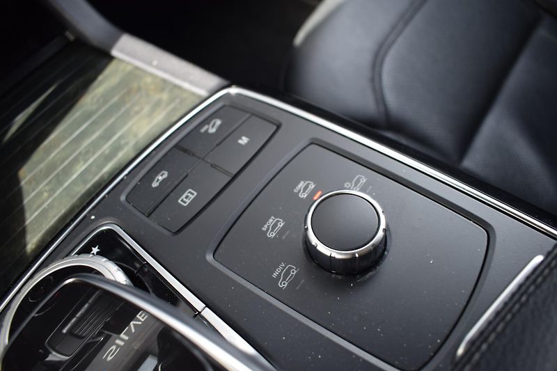 Mercedes-Benz GLE (2019) 350d AMG/Coupe/Tažné/KeyLess/ - fotka 16 z 40