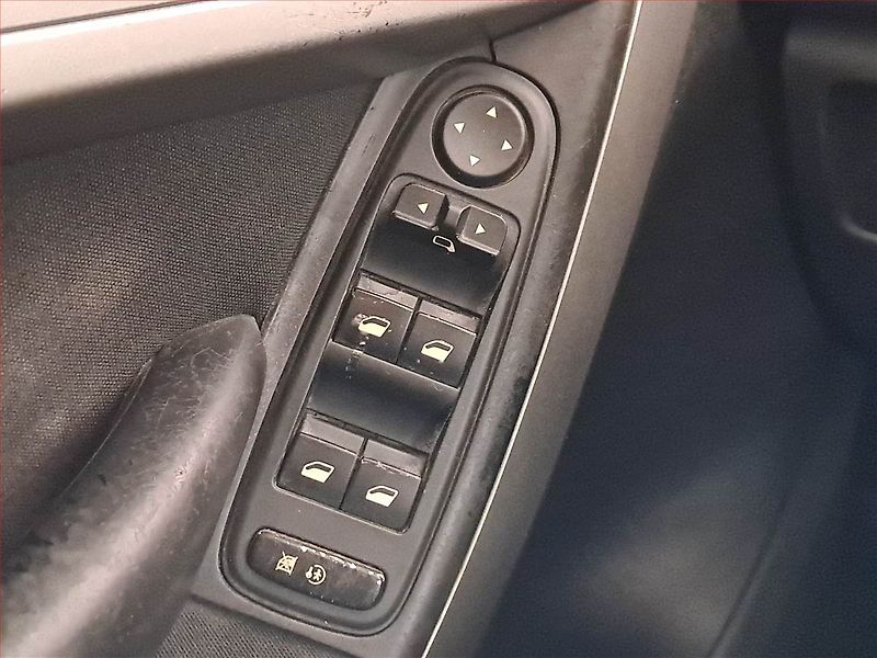 Citroën C4 Picasso (2011) 1.6 HDi, Serv.kniha, po STK - fotka 16 z 17
