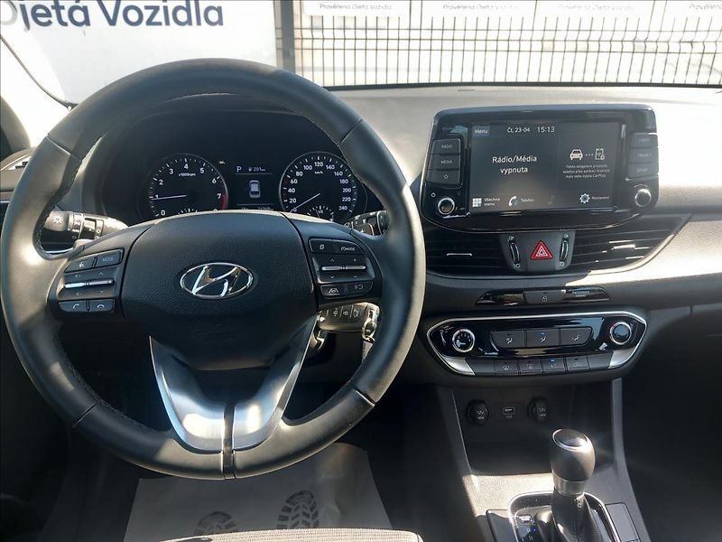 Hyundai i30 1,0 T-GDI COMFORT DCT - fotka 9 z 20