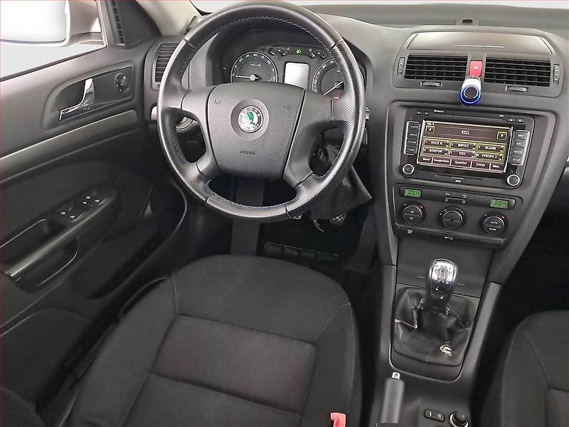 Škoda Octavia (2008) 2.0 TDI, Navi, Xenony - fotka 7 z 17