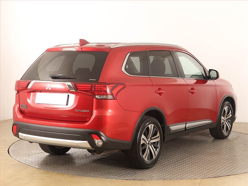 Mitsubishi Outlander (2018) Intense 2.0, 4X4, Automat - fotka 5 z 17