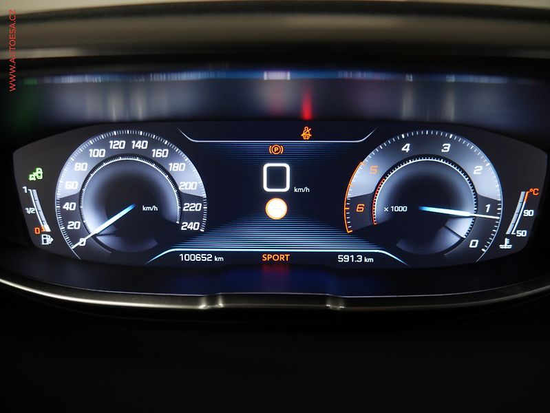 Peugeot 3008 (2018) 1.5 HDi, Allure - fotka 17 z 24