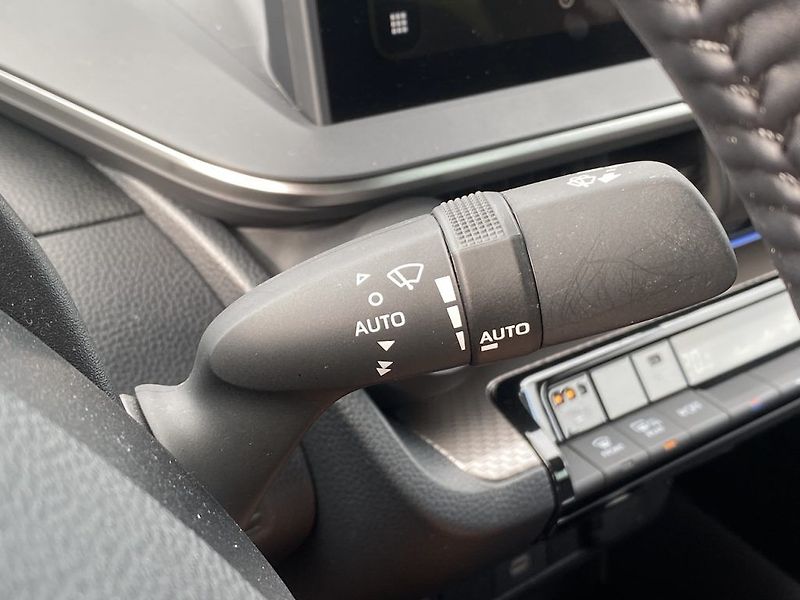 Toyota Prius 2.0Plug-in, ČR-1.maj, Prestige - fotka 16 z 36