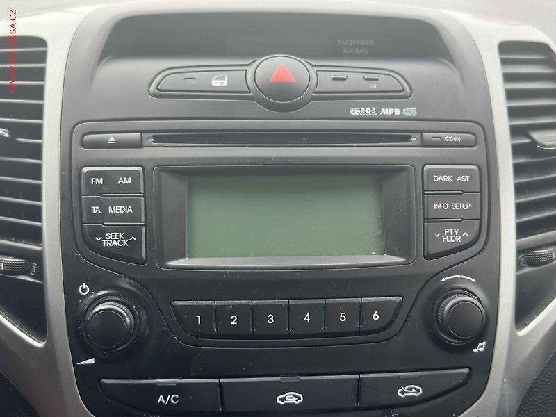 Hyundai ix20 (2012) 1.4i, ČR, Klima - fotka 14 z 18