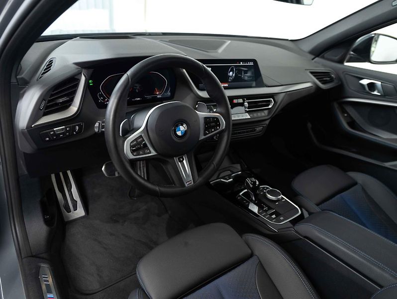 BMW Řada 1 M135i xDrive - fotka 10 z 22