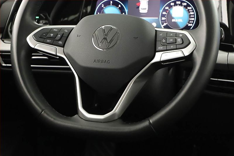 Volkswagen Golf (2023) Life 2.0 TDI, Automat - fotka 20 z 20