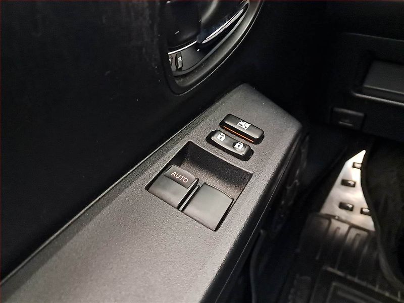Toyota Yaris (2011) 1.0 VVT-i, Park. senzory - fotka 15 z 15