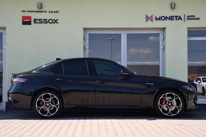 Alfa Romeo Giulia 2,0 VELOCE 16V 206kW AT8-Q4 - fotka 6 z 54