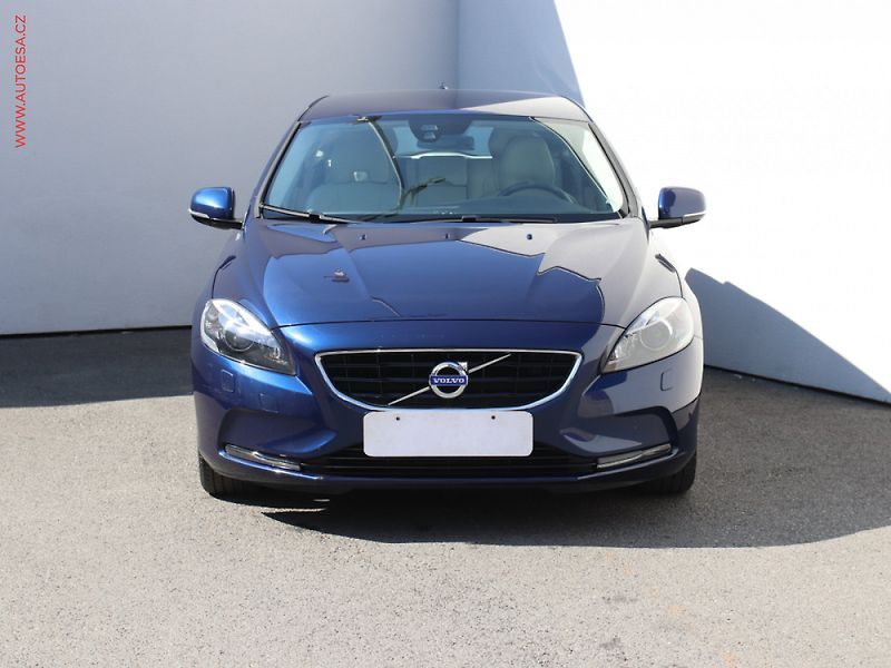 Volvo V40 (2014) 1.6i, navi - fotka 2 z 3