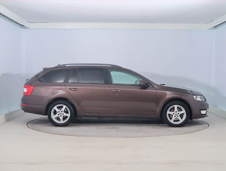 Škoda Octavia (2013) Ambition Plus 2.0 TDI, Automat - fotka 6 z 20