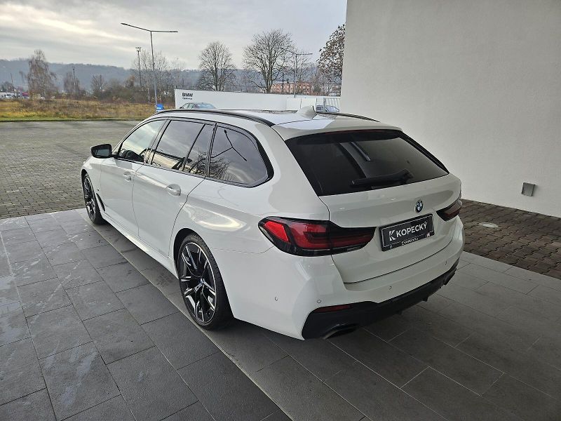 BMW Řada 5 530d xDrive Touring M Sport - fotka 4 z 13