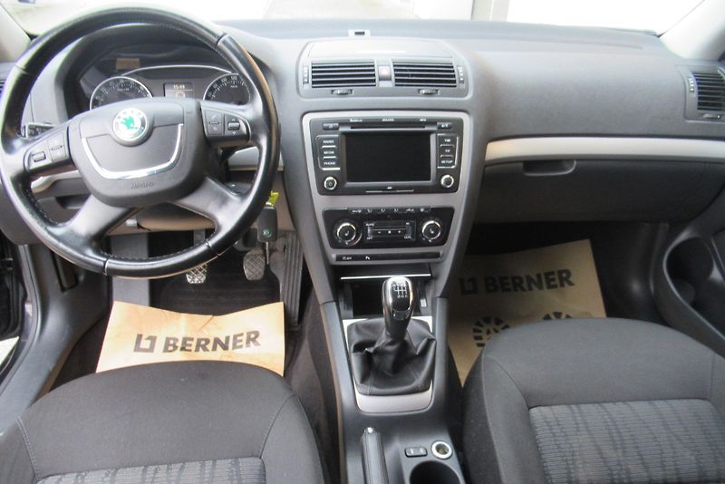 Škoda Octavia 2.0 TDI AUT. KLIMA  - fotka 7 z 14