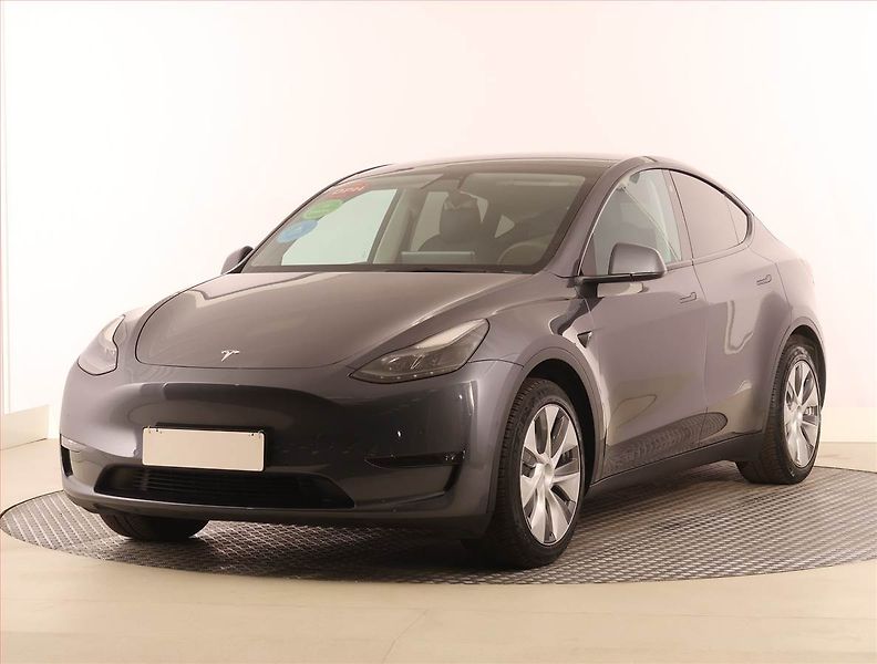 Tesla Model Y (2022) Long Range AWD 79kWh, SoH 92% - fotka 2 z 33