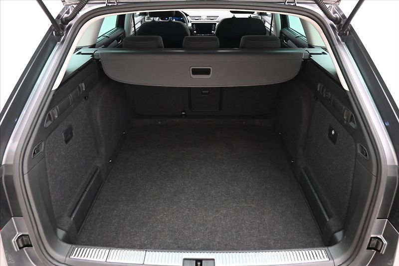 Škoda Superb 2,0 TDI 110 kW DSG TAŽNÉ NAVI - fotka 10 z 31