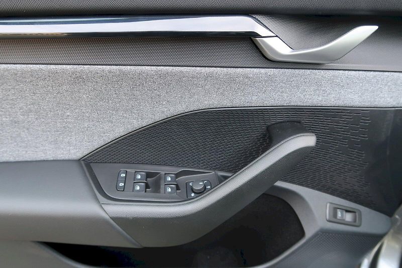 Škoda Octavia (2024) Top Selection 2.0 TDI 110 kW D - fotka 16 z 28