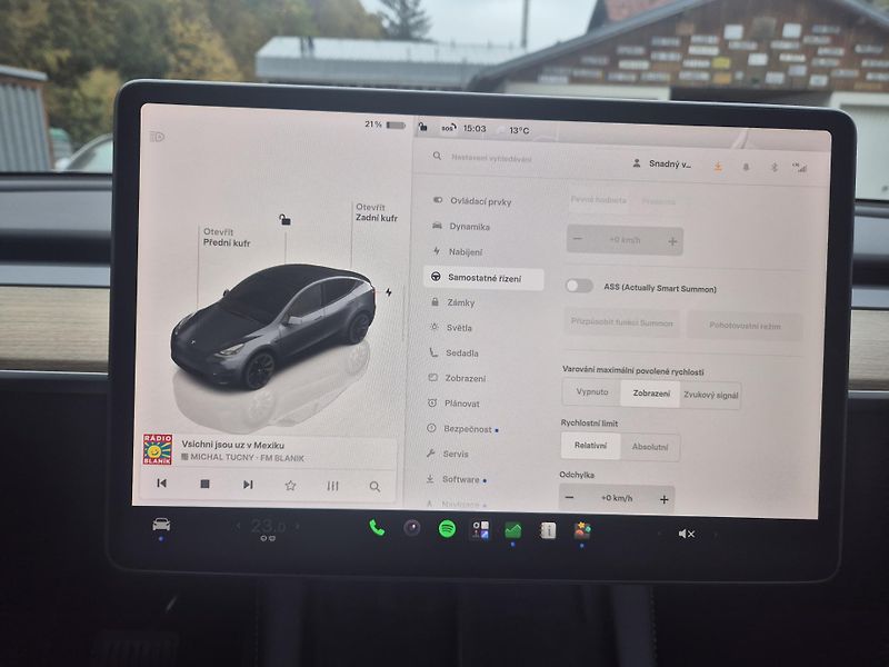 Tesla Model Y RWD 220kw TZ SOH 93,6 % - fotka 22 z 49
