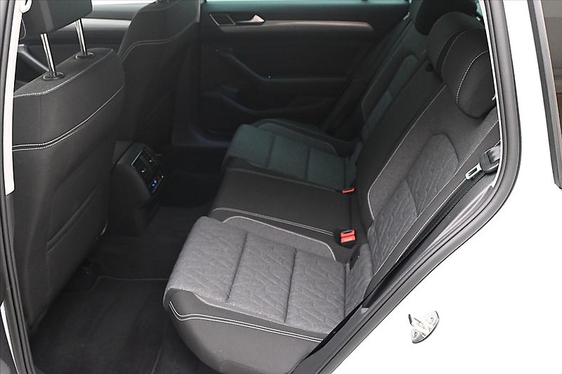 Volkswagen Passat 2,0 TDI 110 kW DSG Business Zá - fotka 13 z 31