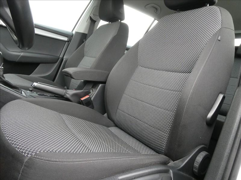 Škoda Octavia 1,4 TSi 110kW DSG, 2x Alu kola - fotka 31 z 42