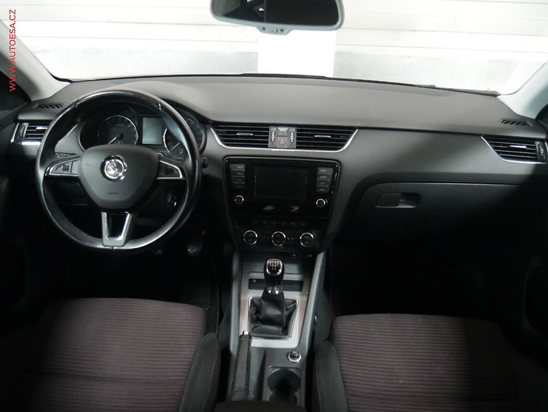 Škoda Octavia (2013) 1.6 TDi, ČR, Sport, bixen, - fotka 8 z 21