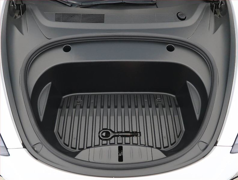 Tesla Model 3 (2023) Standard Range 60kWh, SoH 95% - fotka 15 z 33