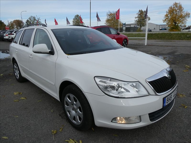 Škoda Octavia 1,6 TDi 77kW 2x kola, závěs - fotka 1 z 30