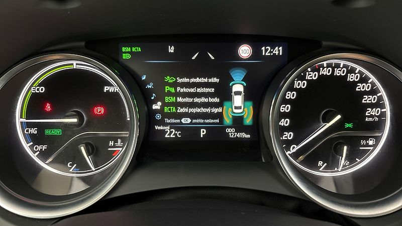 Toyota Camry 2.5 Hybrid AUT Executive - fotka 10 z 28