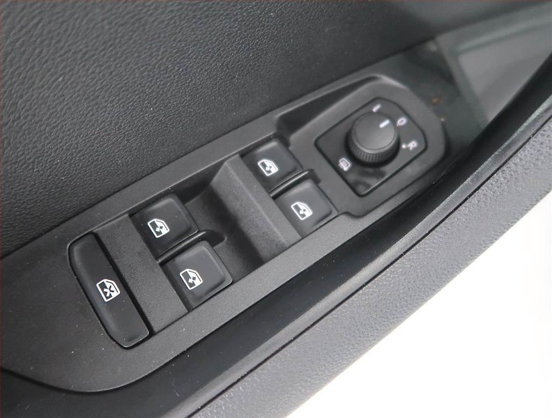 Škoda Karoq (2019) Ambition 1.6 TDI, Automat - fotka 17 z 18