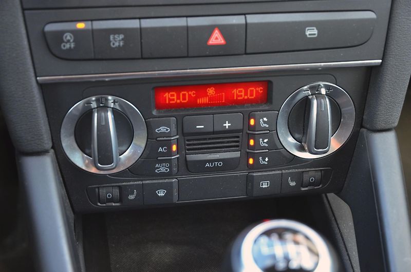 Audi A3 (2010) 1.4 TFSi 92kW / XENON /2x kola - fotka 23 z 29