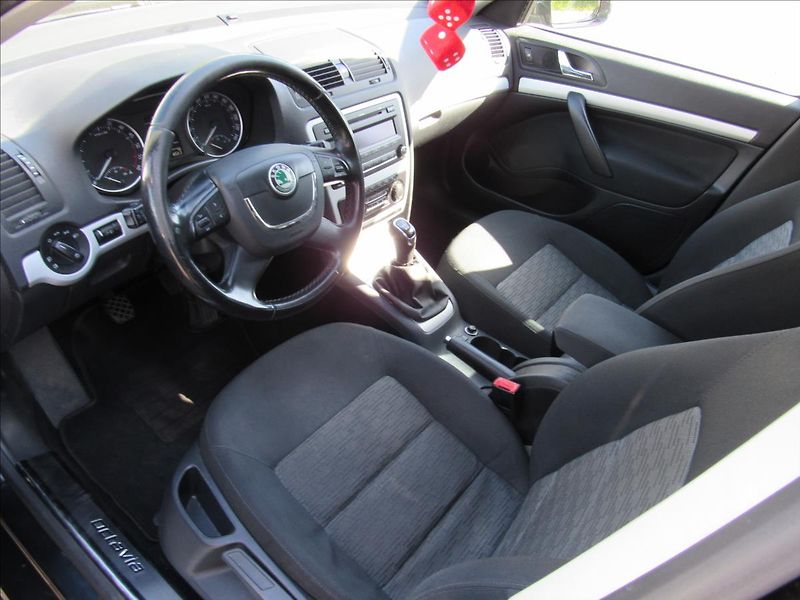 Škoda Octavia 1,6 TDI 77kW Combi - fotka 9 z 27